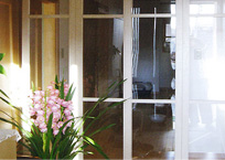 折戸に変えることで空間を広々と イメージ